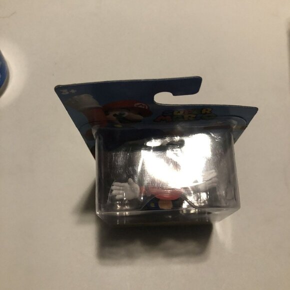 Super Mario World of Nintendo 2.5 Inch Figure | Open Arms Mario Figurine - Picture 3 of 7